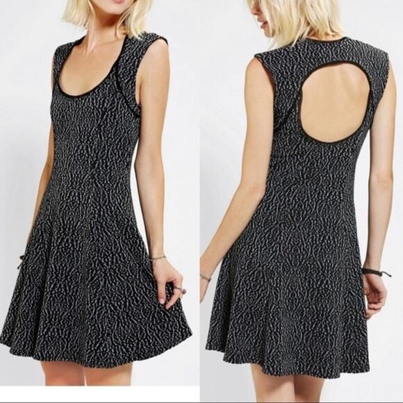 Silence + Noise | Black & White Textured Keyhole Fit & Flare Mini Dress - Picture 1 of 9